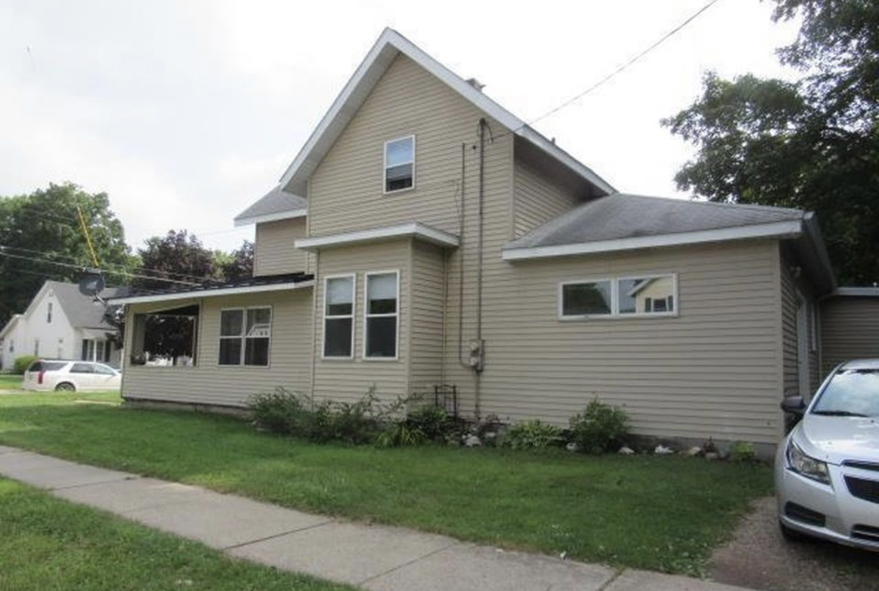 221 W. Henry St. Apt1